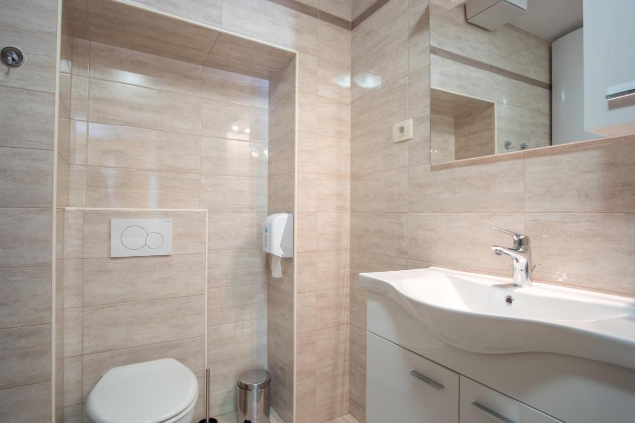 Apartment Radolca & *
