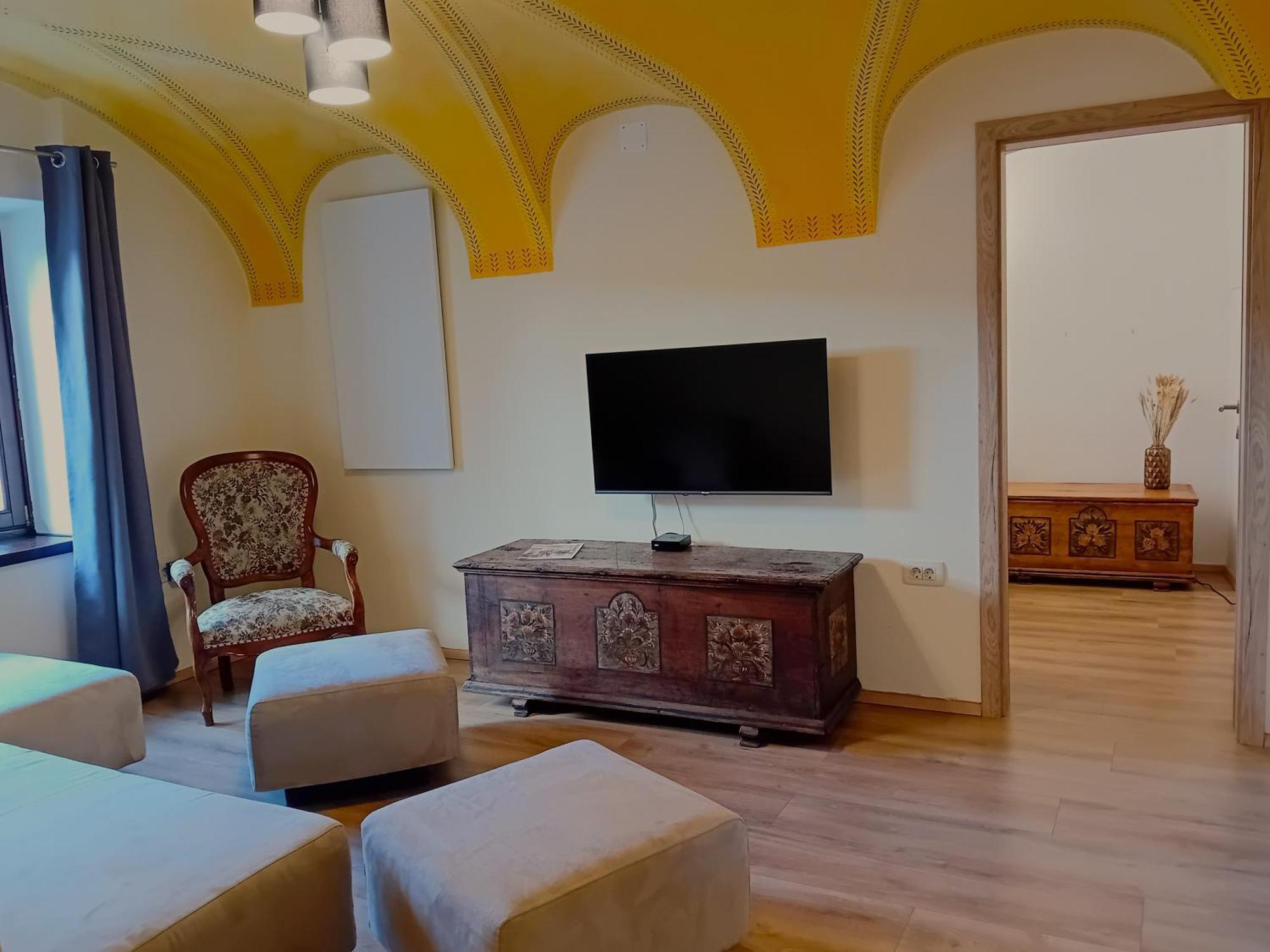 Apartment Radolca & *